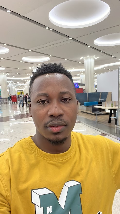Portrait photo of Alex Kamba